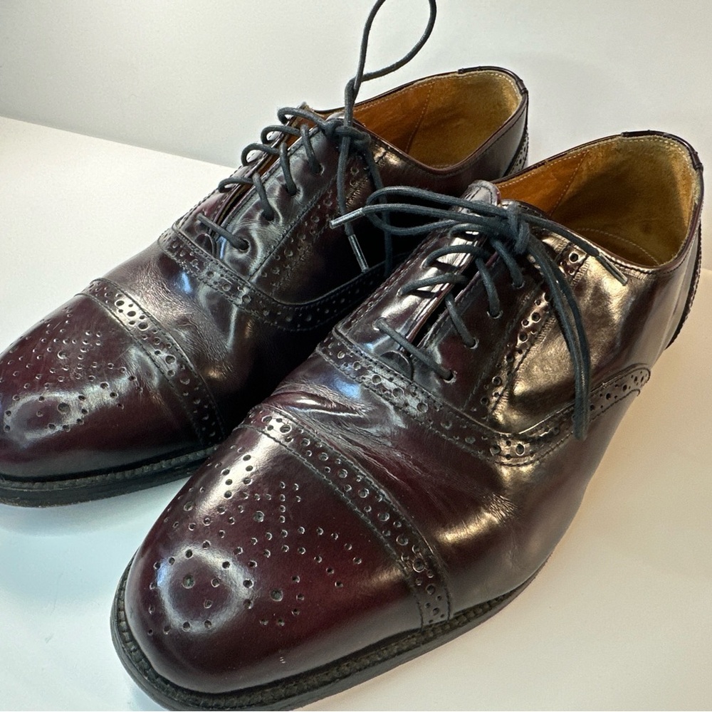 Classic Men's Oxford Shoes in Burgundy
